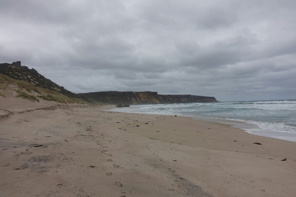 Strand und Klippen